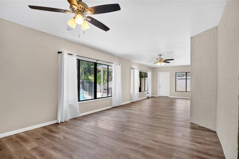 House in Orlando, Florida 5 bedrooms, 321.63 sq.m. № 1792831 - photo 29
