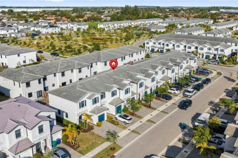 Propiedad comercial en venta en Homestead, Florida, 157.47 m2 № 2089305 - foto 10