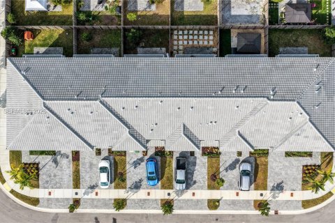 Propiedad comercial en venta en Homestead, Florida, 157.47 m2 № 2089305 - foto 11