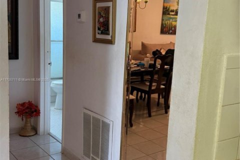 Купить кондоминиум в Майами, Флорида 2 спальни, 106.47м2, № 2019681 - фото 13