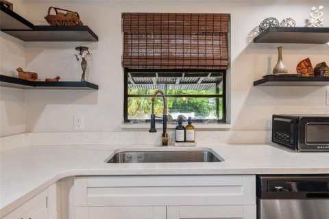 Снять в аренду виллу или дом в Тампа, Флорида 3 спальни, 121.89м2, № 1912015 - фото 12