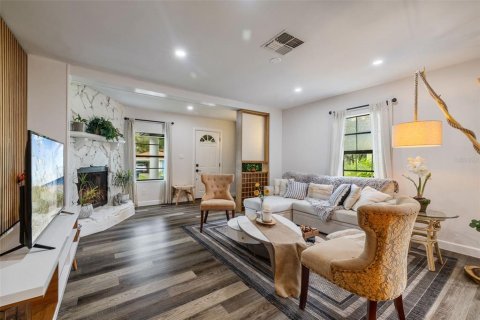 Снять в аренду виллу или дом в Тампа, Флорида 3 спальни, 121.89м2, № 1912015 - фото 4