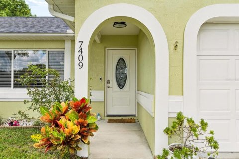 House in New Port Richey, Florida 2 bedrooms, 122.63 sq.m. № 2396261 - photo 5