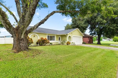 House in New Port Richey, Florida 2 bedrooms, 122.63 sq.m. № 2396261 - photo 2