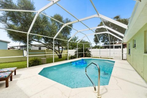House in New Port Richey, Florida 2 bedrooms, 122.63 sq.m. № 2396261 - photo 29