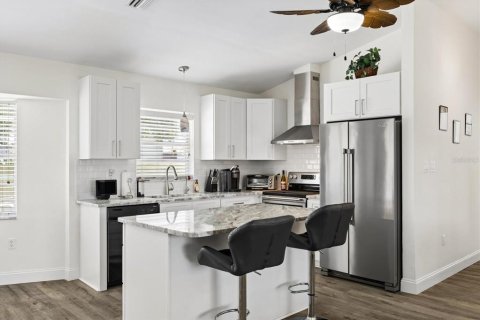 House in New Port Richey, Florida 2 bedrooms, 122.63 sq.m. № 2396261 - photo 14