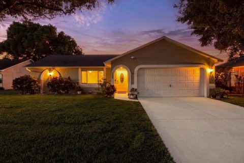 House in New Port Richey, Florida 2 bedrooms, 122.63 sq.m. № 2396261 - photo 4