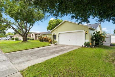 House in New Port Richey, Florida 2 bedrooms, 122.63 sq.m. № 2396261 - photo 3