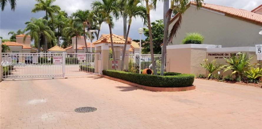 Таунхаус в Майами, Флорида 2 спальни, 90.3м2 № 2020756