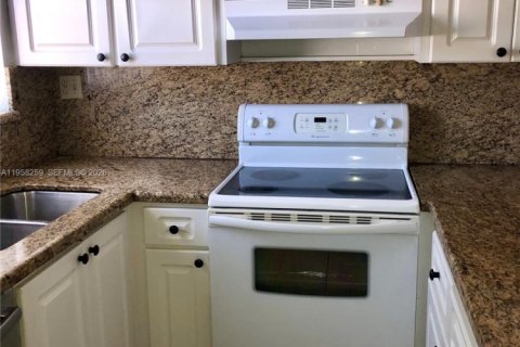 Снять в аренду таунхаус в Майами, Флорида 2 спальни, 90.3м2, № 2020756 - фото 6