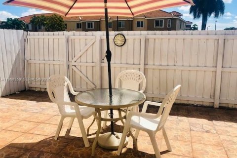 Снять в аренду таунхаус в Майами, Флорида 2 спальни, 90.3м2, № 2020756 - фото 15