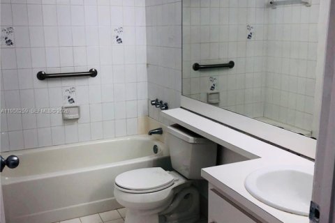 Снять в аренду таунхаус в Майами, Флорида 2 спальни, 90.3м2, № 2020756 - фото 10