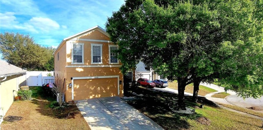 House in Sorrento, Florida 4 bedrooms, 260.13 sq.m. № 1584513