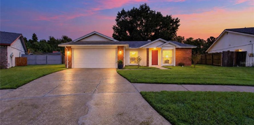 Villa ou maison à Brandon, Floride 3 chambres, 131.27 m2 № 2413590