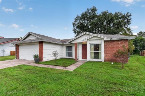 Villa ou maison à louer à Brandon, Floride: 3 chambres, 131.27 m2 № 2413590 - photo 8