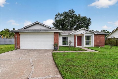 Villa ou maison à louer à Brandon, Floride: 3 chambres, 131.27 m2 № 2413590 - photo 3