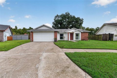 Villa ou maison à louer à Brandon, Floride: 3 chambres, 131.27 m2 № 2413590 - photo 4