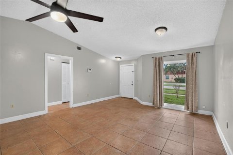 Villa ou maison à louer à Brandon, Floride: 3 chambres, 131.27 m2 № 2413590 - photo 17