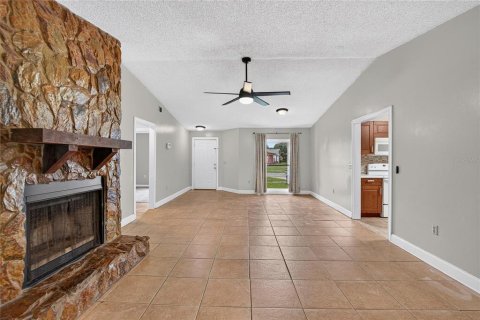 Villa ou maison à louer à Brandon, Floride: 3 chambres, 131.27 m2 № 2413590 - photo 15