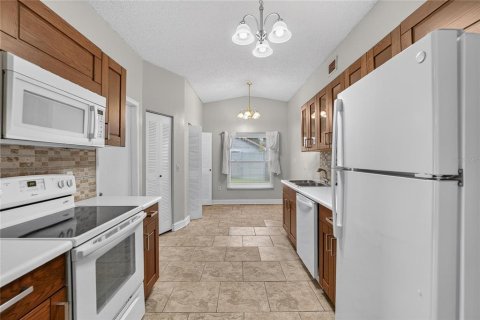 Villa ou maison à louer à Brandon, Floride: 3 chambres, 131.27 m2 № 2413590 - photo 18
