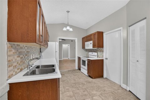 Villa ou maison à louer à Brandon, Floride: 3 chambres, 131.27 m2 № 2413590 - photo 24