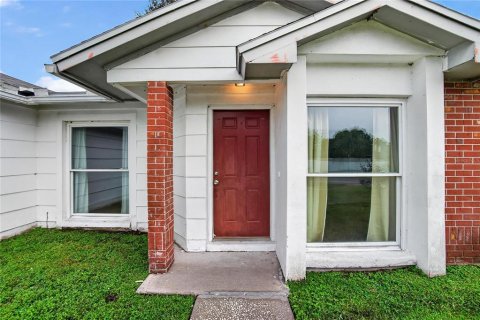 Villa ou maison à louer à Brandon, Floride: 3 chambres, 131.27 m2 № 2413590 - photo 2