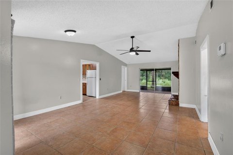 Villa ou maison à louer à Brandon, Floride: 3 chambres, 131.27 m2 № 2413590 - photo 10