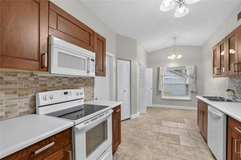 Villa ou maison à louer à Brandon, Floride: 3 chambres, 131.27 m2 № 2413590 - photo 19