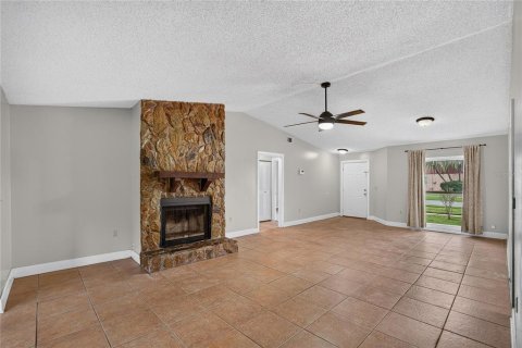Villa ou maison à louer à Brandon, Floride: 3 chambres, 131.27 m2 № 2413590 - photo 14