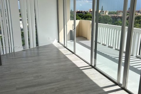 Condo in Lauderhill, Florida, 2 bedrooms  № 2040929 - photo 14