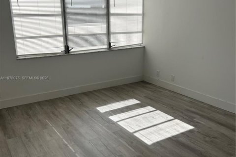Condo in Lauderhill, Florida, 2 bedrooms  № 2040929 - photo 16