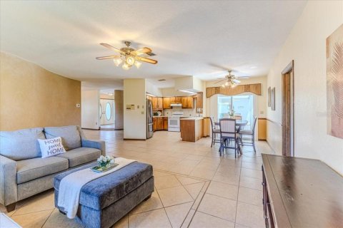 House in Spring Hill, Florida 3 bedrooms, 245.45 sq.m. № 1855519 - photo 19