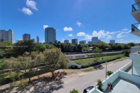 Condominio en venta en Miami, Florida, 52.58 m2 № 1445730 - foto 14