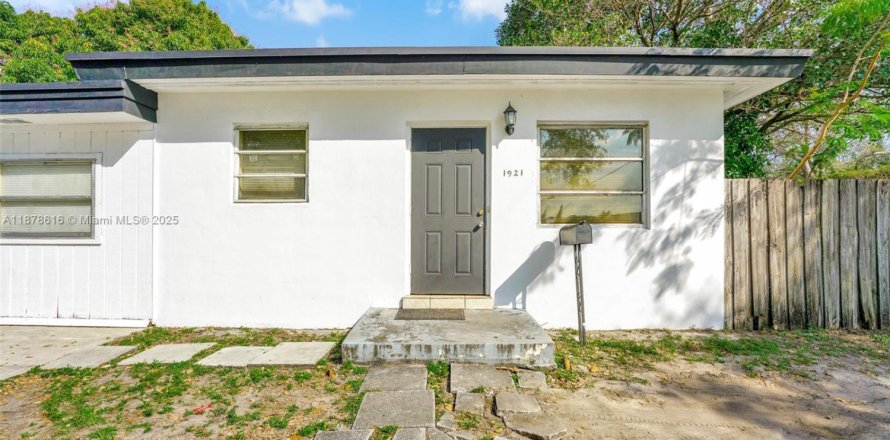 Коммерческая недвижимость в Холливуд, Флорида 191.66м2 № 1976249