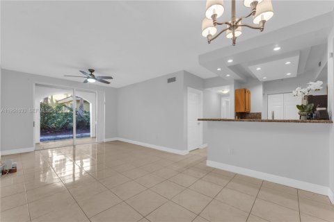 Copropriété à vendre à Miramar, Floride: 3 chambres, 105.17 m2 № 2007416 - photo 3