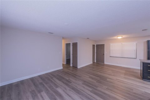 House in Daytona Beach, Florida 4 bedrooms, 111.48 sq.m. № 2285405 - photo 9