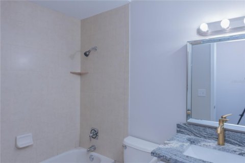 House in Daytona Beach, Florida 4 bedrooms, 111.48 sq.m. № 2285405 - photo 12