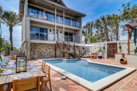 Villa ou maison à vendre à New Smyrna Beach, Floride: 4 chambres, 340.95 m2 № 1774130 - photo 1