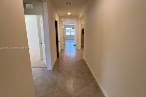 Снять в аренду виллу или дом в Грант-Валкариа, Флорида 4 спальни, № 2023323 - фото 8