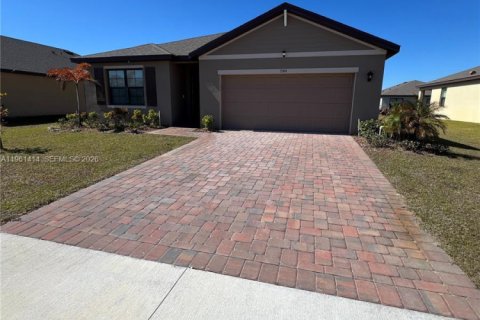 Снять в аренду виллу или дом в Грант-Валкариа, Флорида 4 спальни, № 2023323 - фото 2