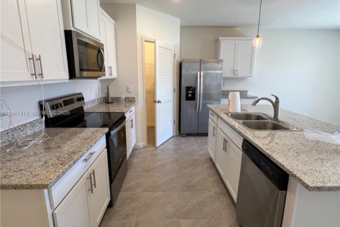 Снять в аренду виллу или дом в Грант-Валкариа, Флорида 4 спальни, № 2023323 - фото 10