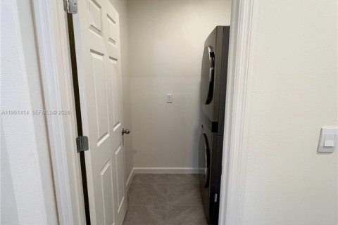 Снять в аренду виллу или дом в Грант-Валкариа, Флорида 4 спальни, № 2023323 - фото 27