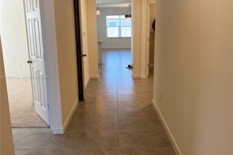 Снять в аренду виллу или дом в Грант-Валкариа, Флорида 4 спальни, № 2023323 - фото 9