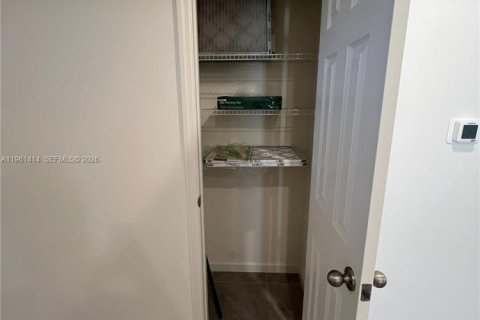 Снять в аренду виллу или дом в Грант-Валкариа, Флорида 4 спальни, № 2023323 - фото 25