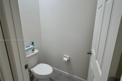 Снять в аренду виллу или дом в Грант-Валкариа, Флорида 4 спальни, № 2023323 - фото 17