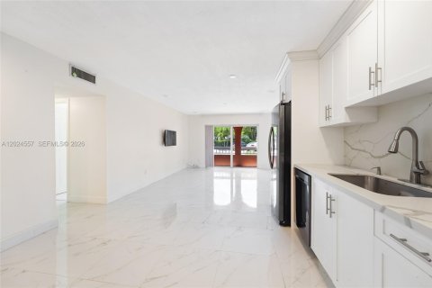 Copropriété à louer à Miami, Floride: 2 chambres, 74.69 m2 № 2085449 - photo 6
