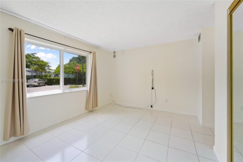 Copropriété à louer à Miami, Floride: 2 chambres, 74.69 m2 № 2085449 - photo 13