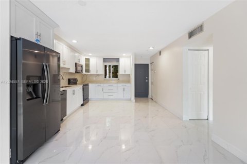 Copropriété à louer à Miami, Floride: 2 chambres, 74.69 m2 № 2085449 - photo 3
