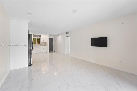Copropriété à louer à Miami, Floride: 2 chambres, 74.69 m2 № 2085449 - photo 7
