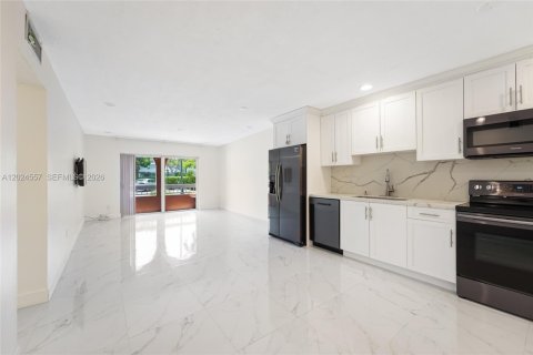 Copropriété à louer à Miami, Floride: 2 chambres, 74.69 m2 № 2085449 - photo 4